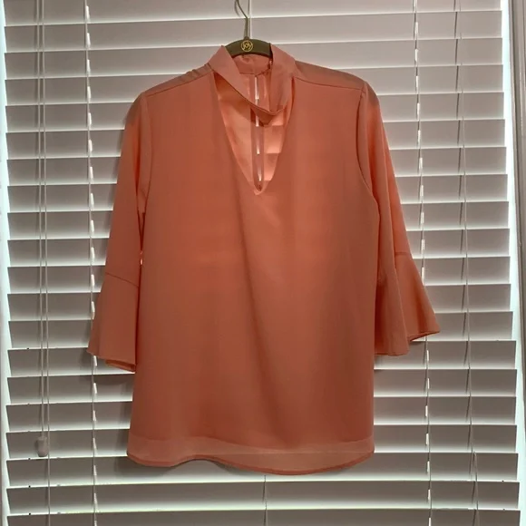 2/$20 or 3/$25 Sz L Peach Blouse w/ Flutter Sleeves - Picture 3 of 7